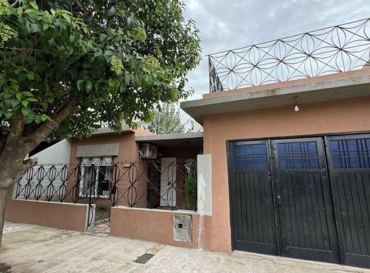 Casa · 70m² · 3 Ambientes · 2 Cocheras