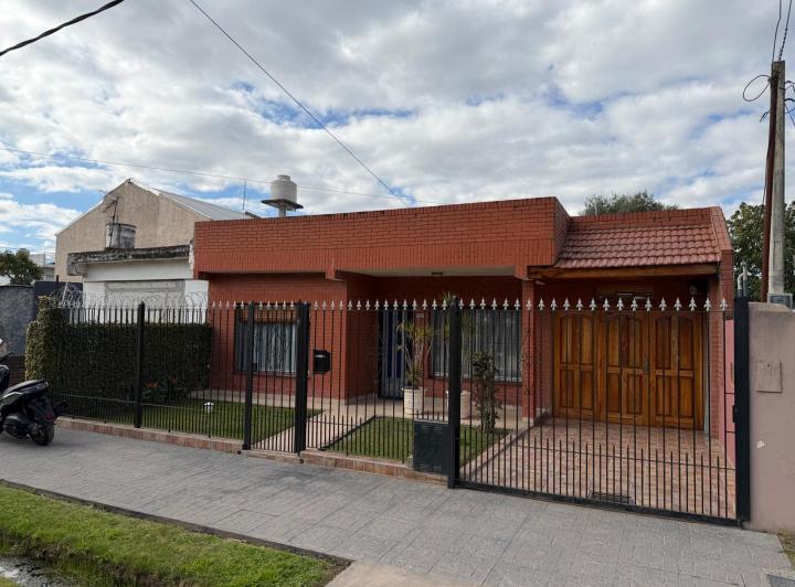 Casa · 120m² · 3 Ambientes · 2 Cocheras