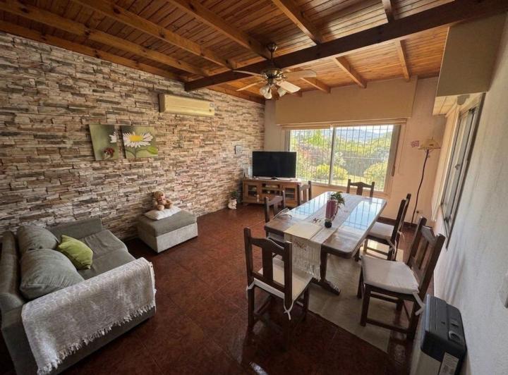 Casa · 256m² · 3 Ambientes · 1 Cochera