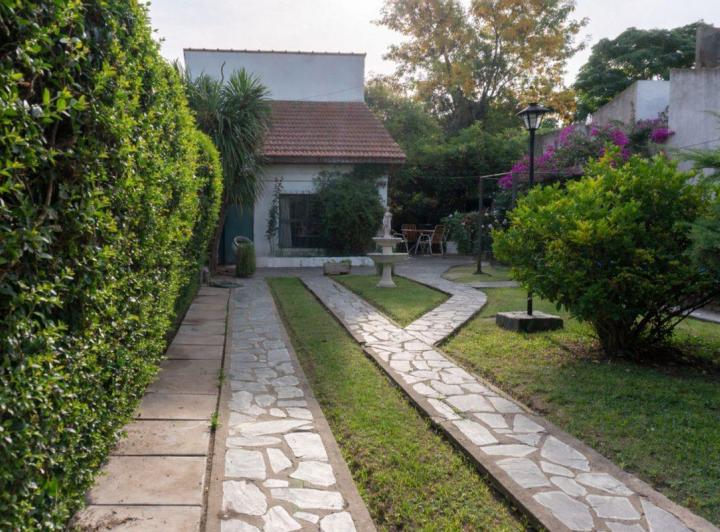 Casa · 85m² · 4 Ambientes · 2 Cocheras