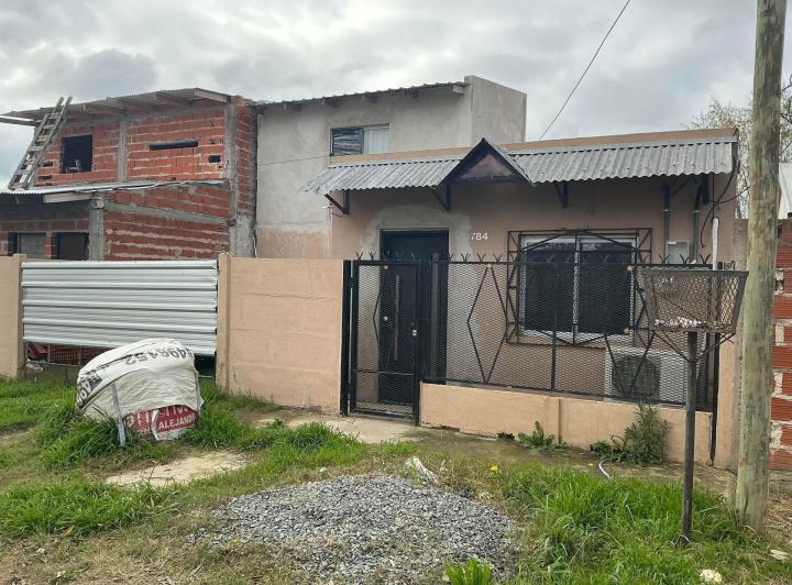Casa · 94m² · 2 Ambientes · 2 Cocheras