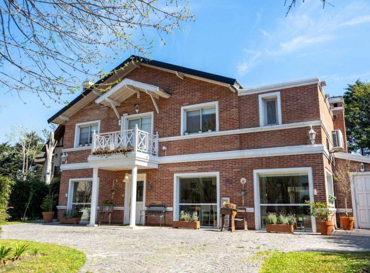 Casa · 270m² · 5 Ambientes