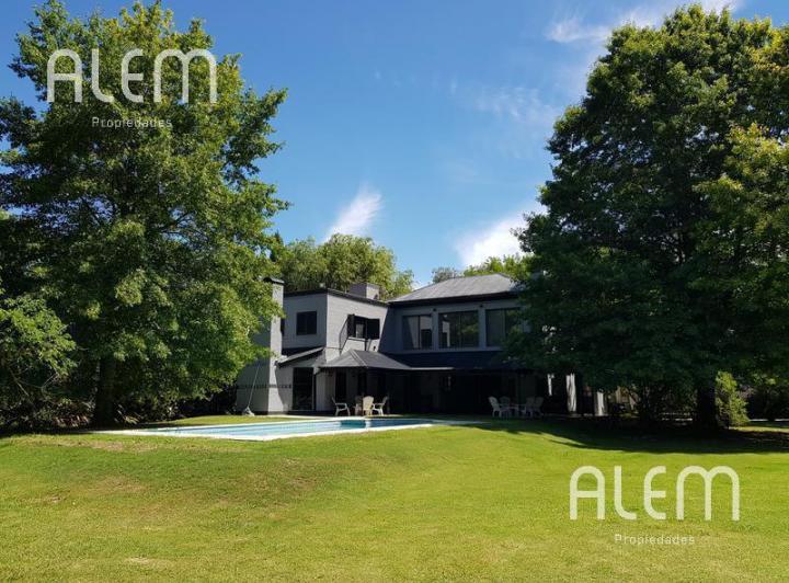 Casa · 193m² · 5 Ambientes · 2 Cocheras