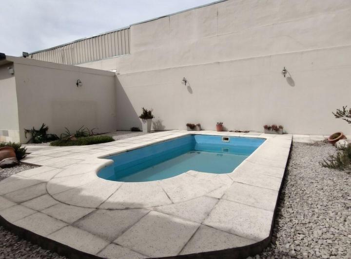Casa · 250m² · 4 Ambientes · 3 Cocheras
