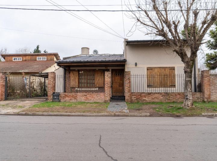 Casa · 140m² · 4 Ambientes · 2 Cocheras