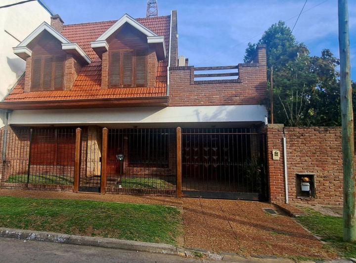 Casa · 191m² · 4 Ambientes · 1 Cochera