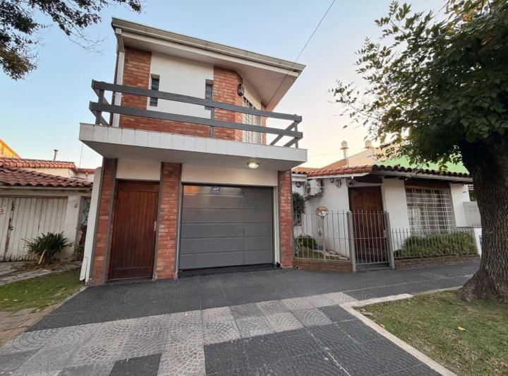 Casa · 198m² · 4 Ambientes · 2 Cocheras