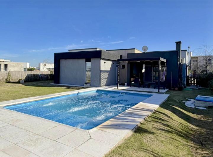 Casa · 137m² · 3 Ambientes · 3 Cocheras