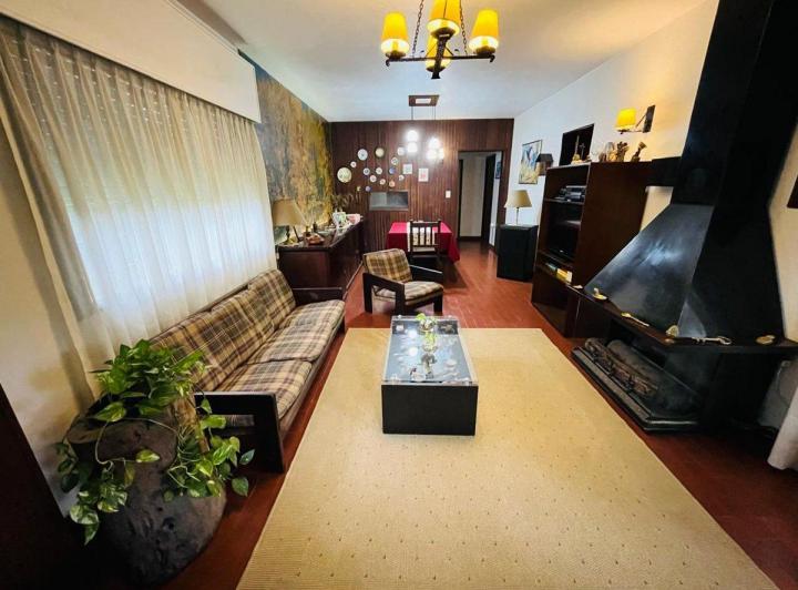 Casa · 180m² · 4 Ambientes · 2 Cocheras