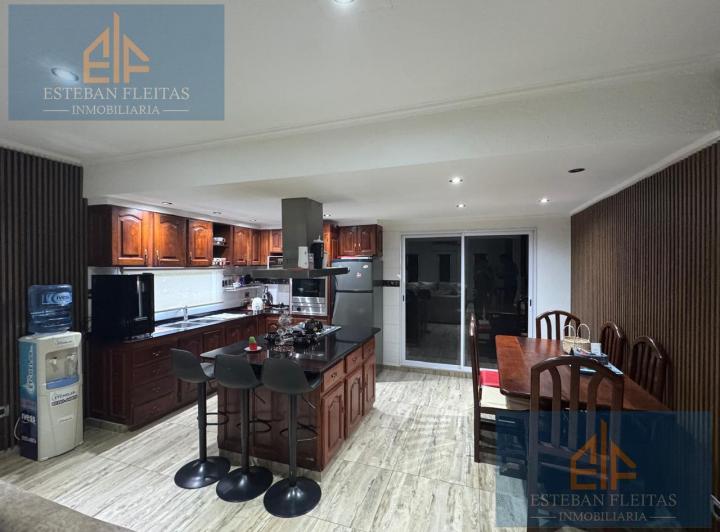 Casa · 800m² · 3 Ambientes · 1 Cochera