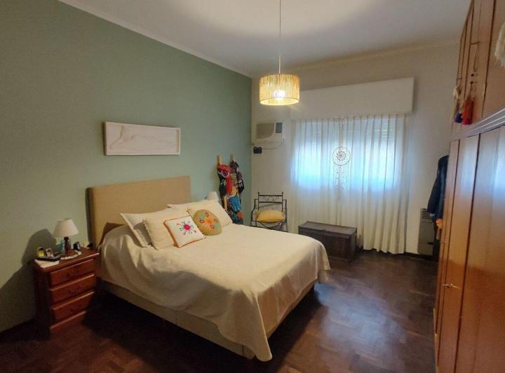 Casa · 198m² · 3 Ambientes · 2 Cocheras