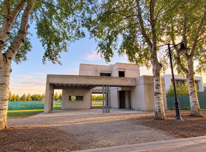 Casa · 225m² · 5 Ambientes · 2 Cocheras