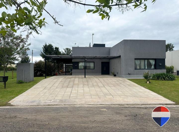 Casa · 141m² · 4 Ambientes · 2 Cocheras