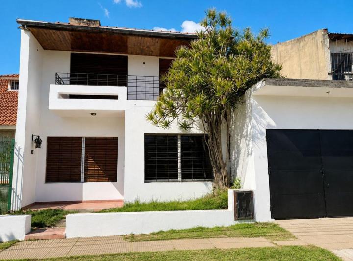 Casa · 121m² · 3 Ambientes · 1 Cochera