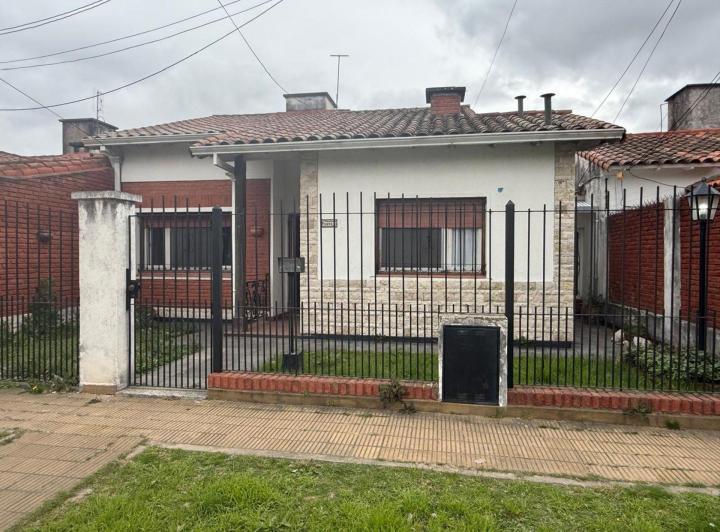 Casa · 180m² · 3 Ambientes · 1 Cochera