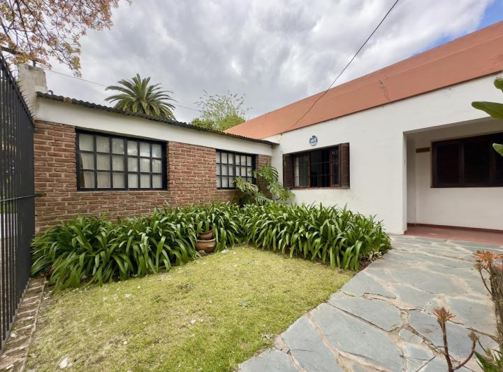 Casa · 256m² · 3 Ambientes · 2 Cocheras