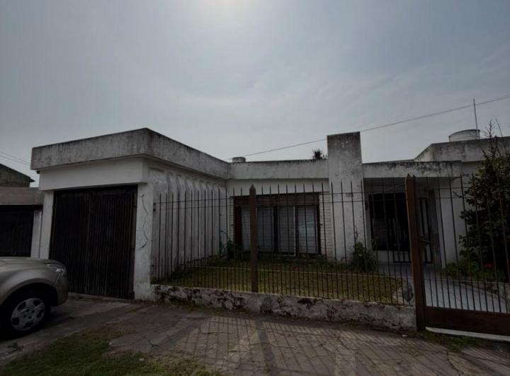 Casa · 121m² · 3 Ambientes · 1 Cochera