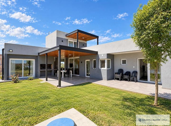 Casa · 140m² · 4 Ambientes · 4 Cocheras
