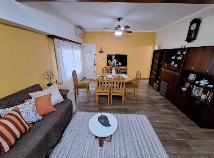 Casa · 184m² · 4 Ambientes · 3 Cocheras