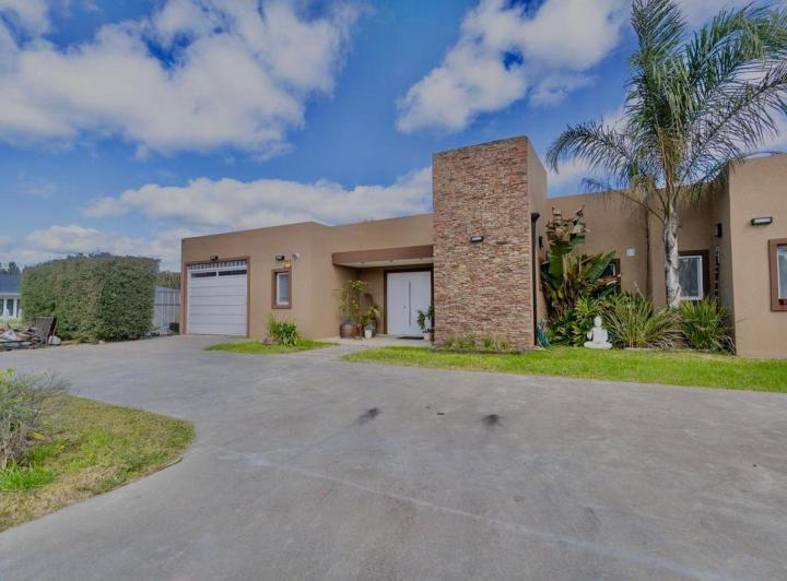 Casa · 178m² · 5 Ambientes · 1 Cochera