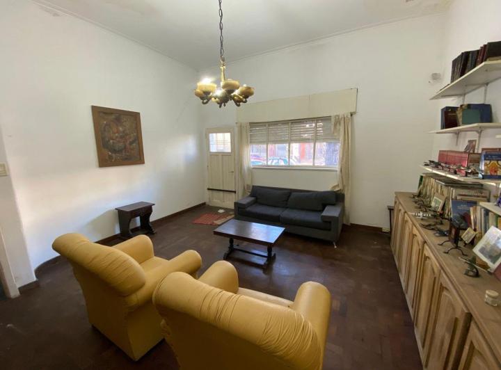 Casa · 180m² · 8 Ambientes · 1 Cochera