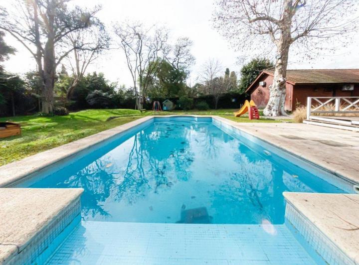 Casa · 266m² · 5 Ambientes · 2 Cocheras