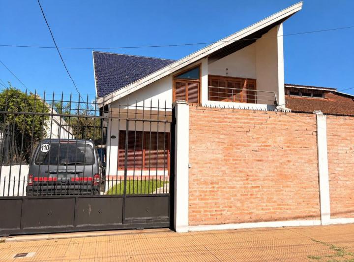 Casa · 450m² · 6 Ambientes · 3 Cocheras