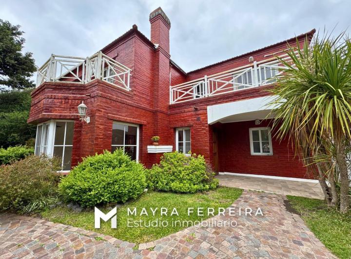 Casa · 292m² · 7 Ambientes · 2 Cocheras