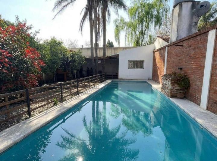 Casa · 145m² · 6 Ambientes · 2 Cocheras
