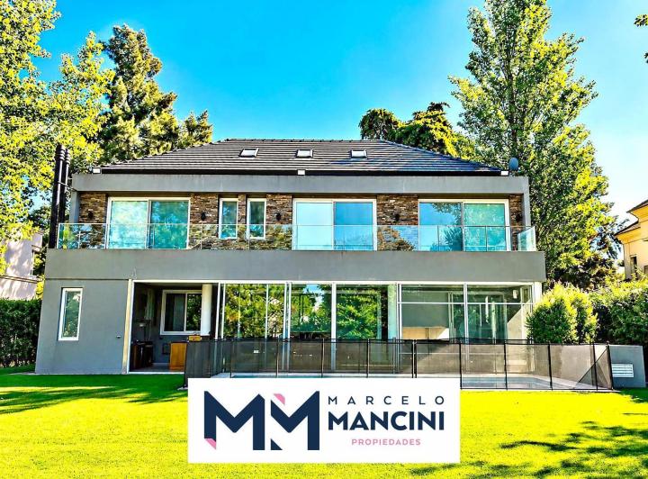 Casa · 280m² · 6 Ambientes · 6 Cocheras