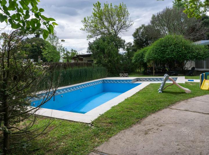 Casa · 200m² · 8 Ambientes · 3 Cocheras