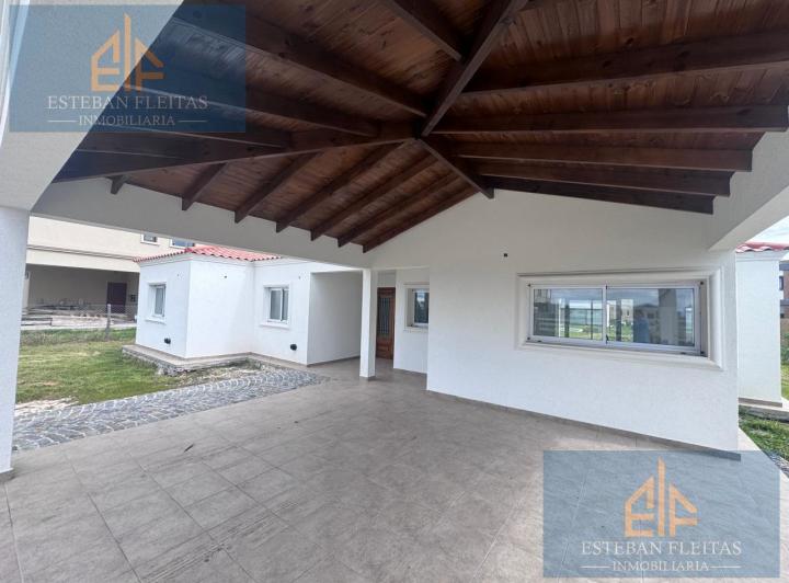 Casa · 200m² · 4 Ambientes · 1 Cochera