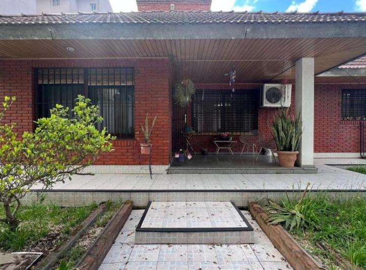 Casa · 465m² · 6 Ambientes · 6 Cocheras