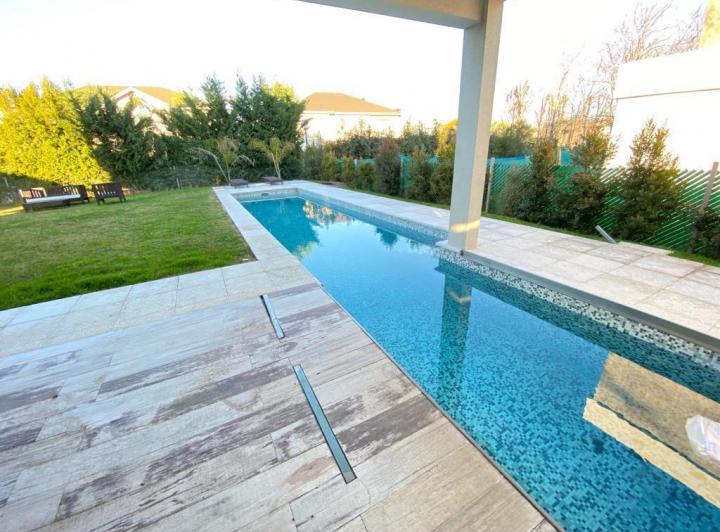 Casa · 450m² · 5 Ambientes