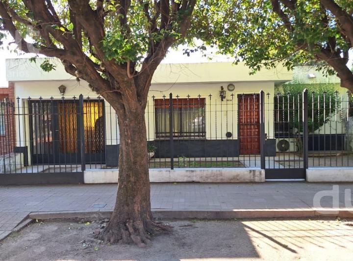 Casa · 253m² · 4 Ambientes · 1 Cochera