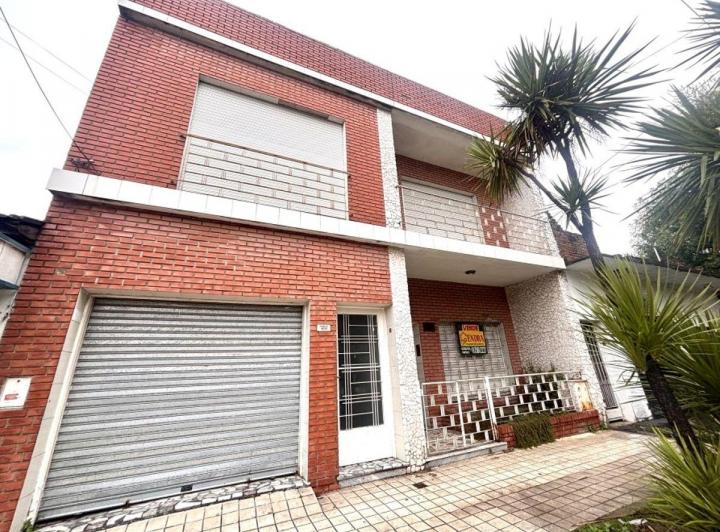 Casa · 200m² · 4 Ambientes · 1 Cochera