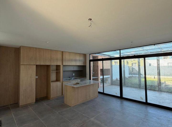 Casa · 150m² · 5 Ambientes · 2 Cocheras