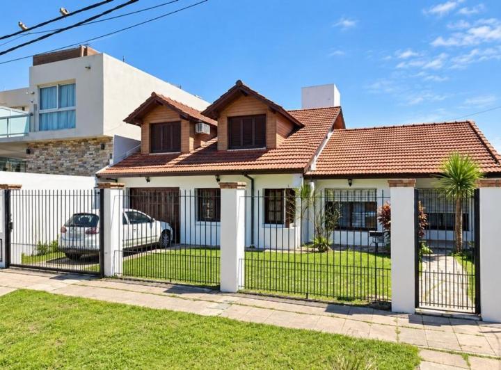 Casa · 170m² · 5 Ambientes · 3 Cocheras