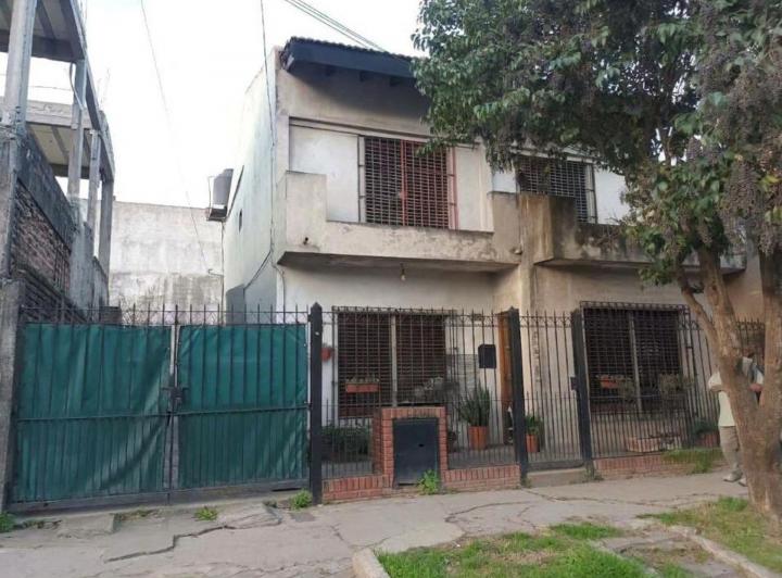 Casa · 120m² · 7 Ambientes · 2 Cocheras