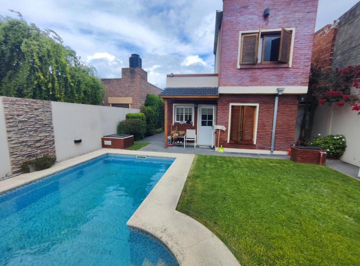 Casa · 113m² · 4 Dormitorios · 1 Cochera