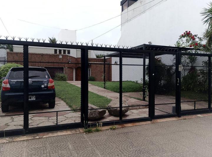 Casa · 244m² · 5 Ambientes · 2 Cocheras