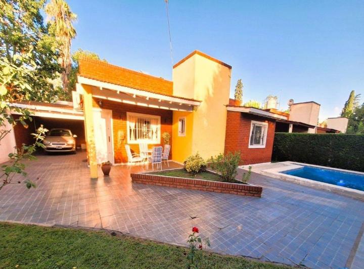 Casa · 76m² · 3 Ambientes · 2 Cocheras