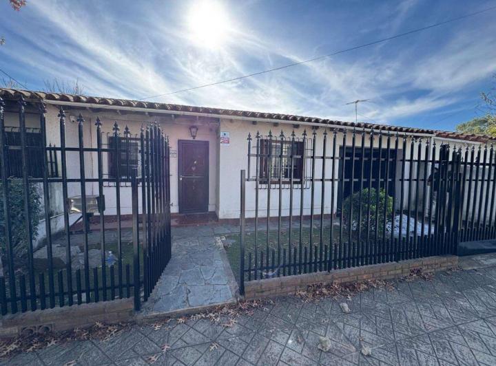 Casa · 180m² · 3 Ambientes · 1 Cochera