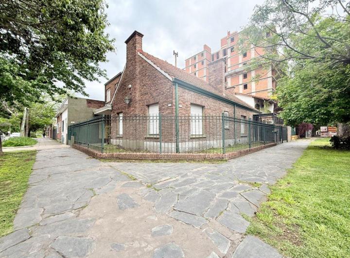 Casa · 130m² · 6 Ambientes · 1 Cochera