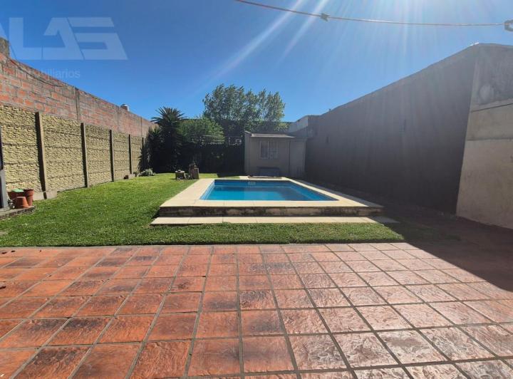 Casa · 79m² · 4 Ambientes · 1 Cochera