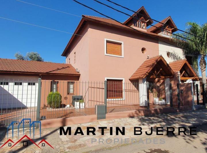 Casa · 311m² · 6 Ambientes · 2 Cocheras