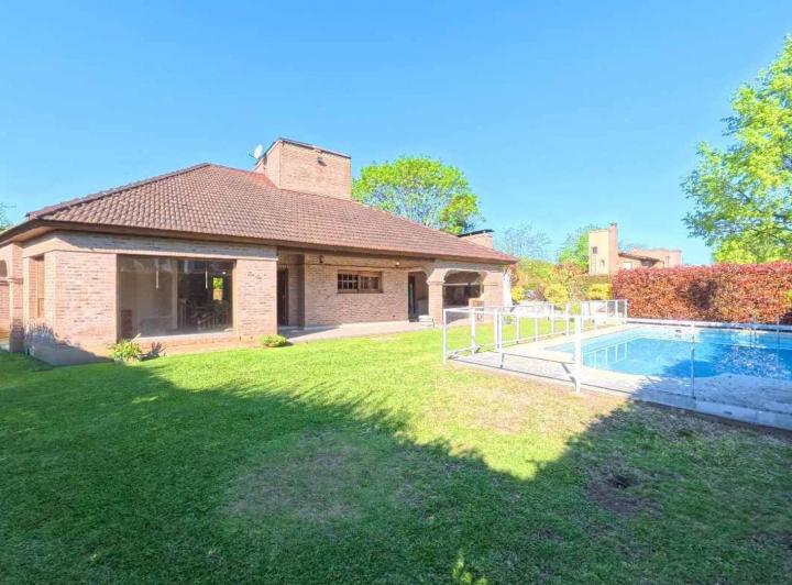 Casa · 166m² · 5 Ambientes · 3 Cocheras