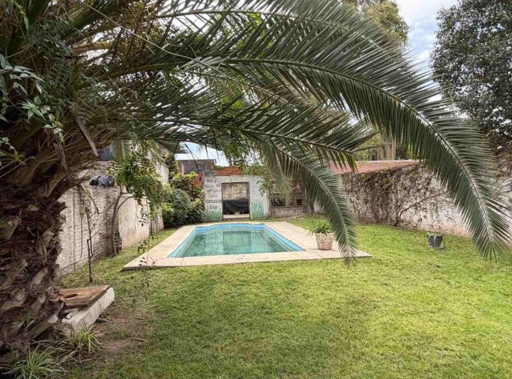 Casa · 233m² · 5 Ambientes · 2 Cocheras