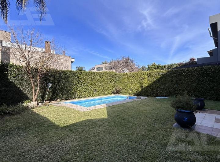 Casa · 267m² · 5 Ambientes · 2 Cocheras