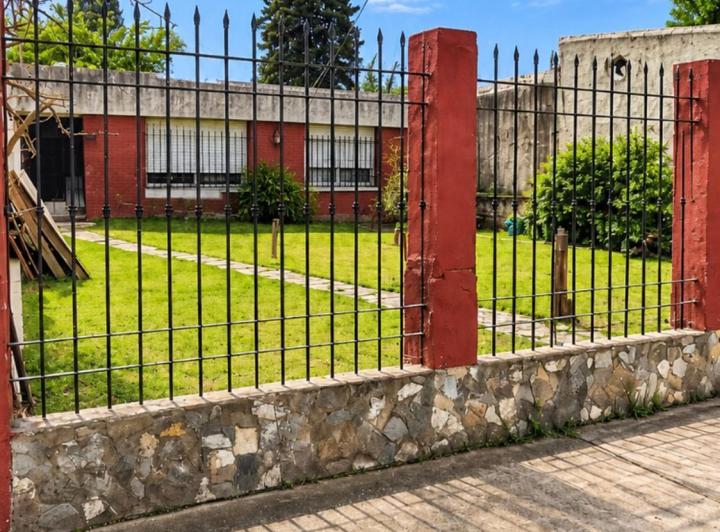 Casa · 82m² · 3 Ambientes · 6 Cocheras